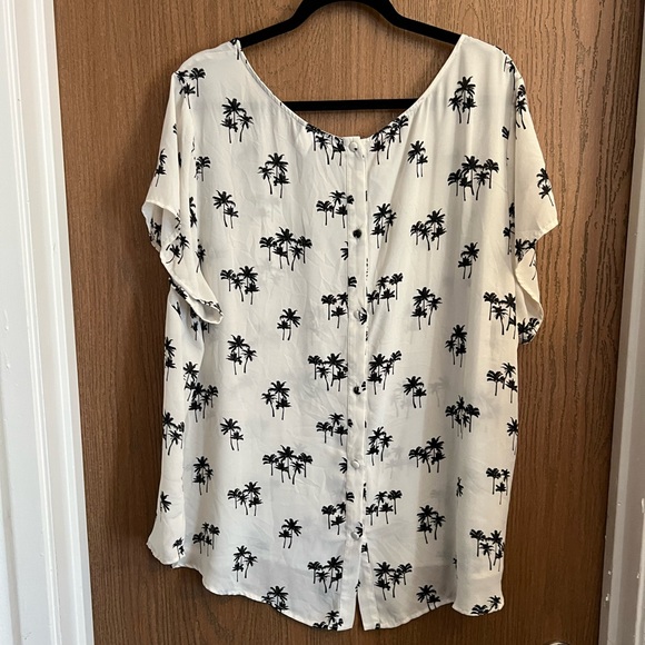 Torrid Palm Tree Button Down Back Blouse - Picture 2 of 6